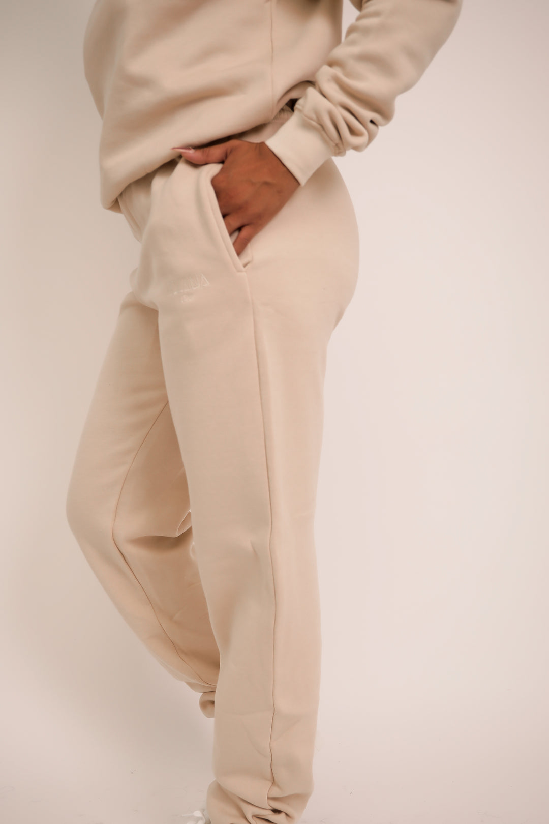 Nea Tall Cream Joggers